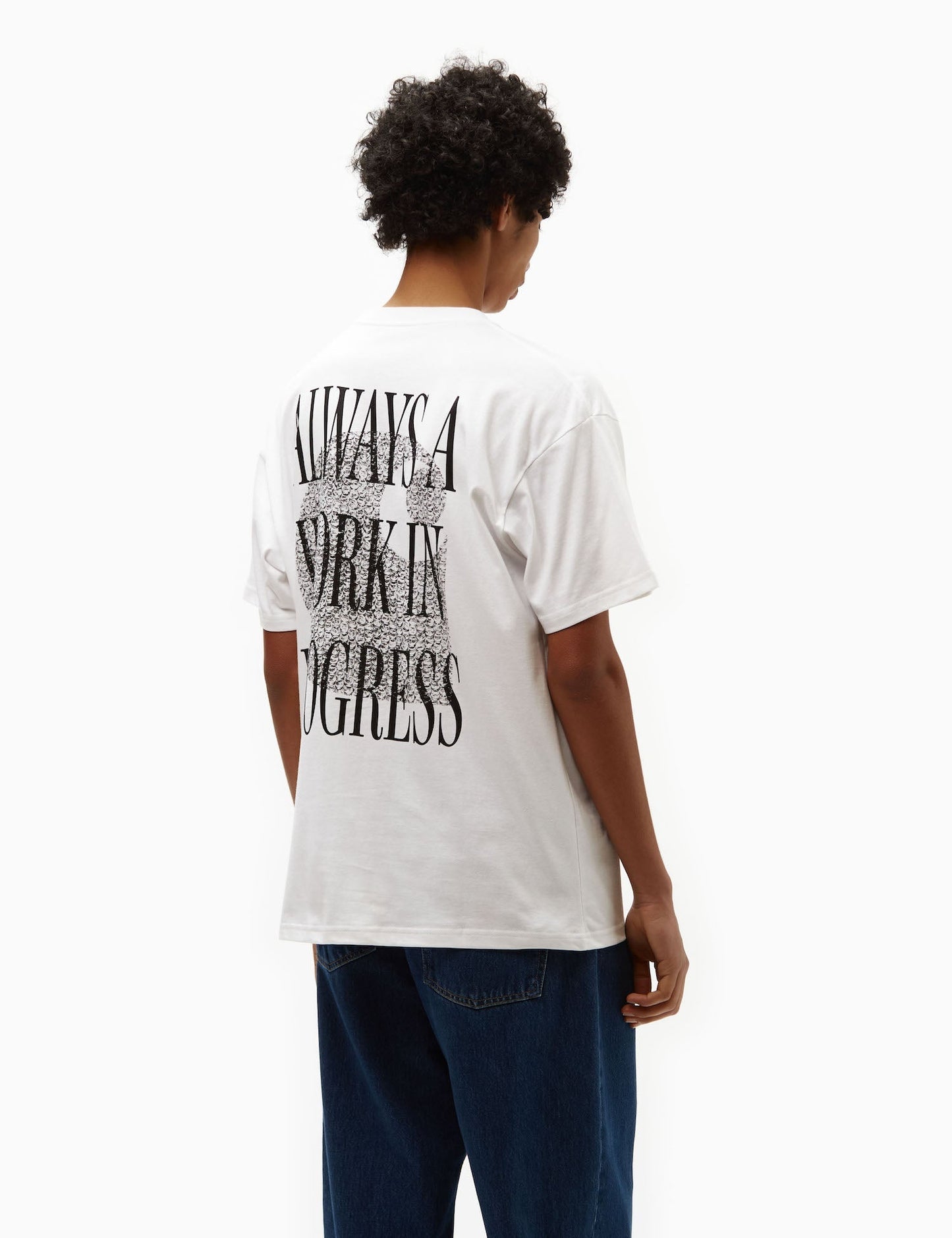 T-Shirt „Always a WIP“ (leger geschnitten) – Schwarz