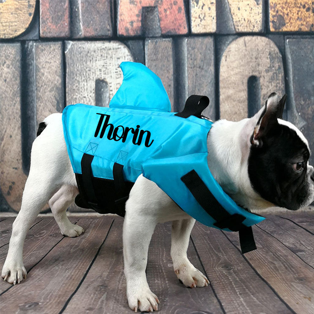 Personalisierte Haustier-Schwimmweste mit Namen in Hai-Optik | inCloth56