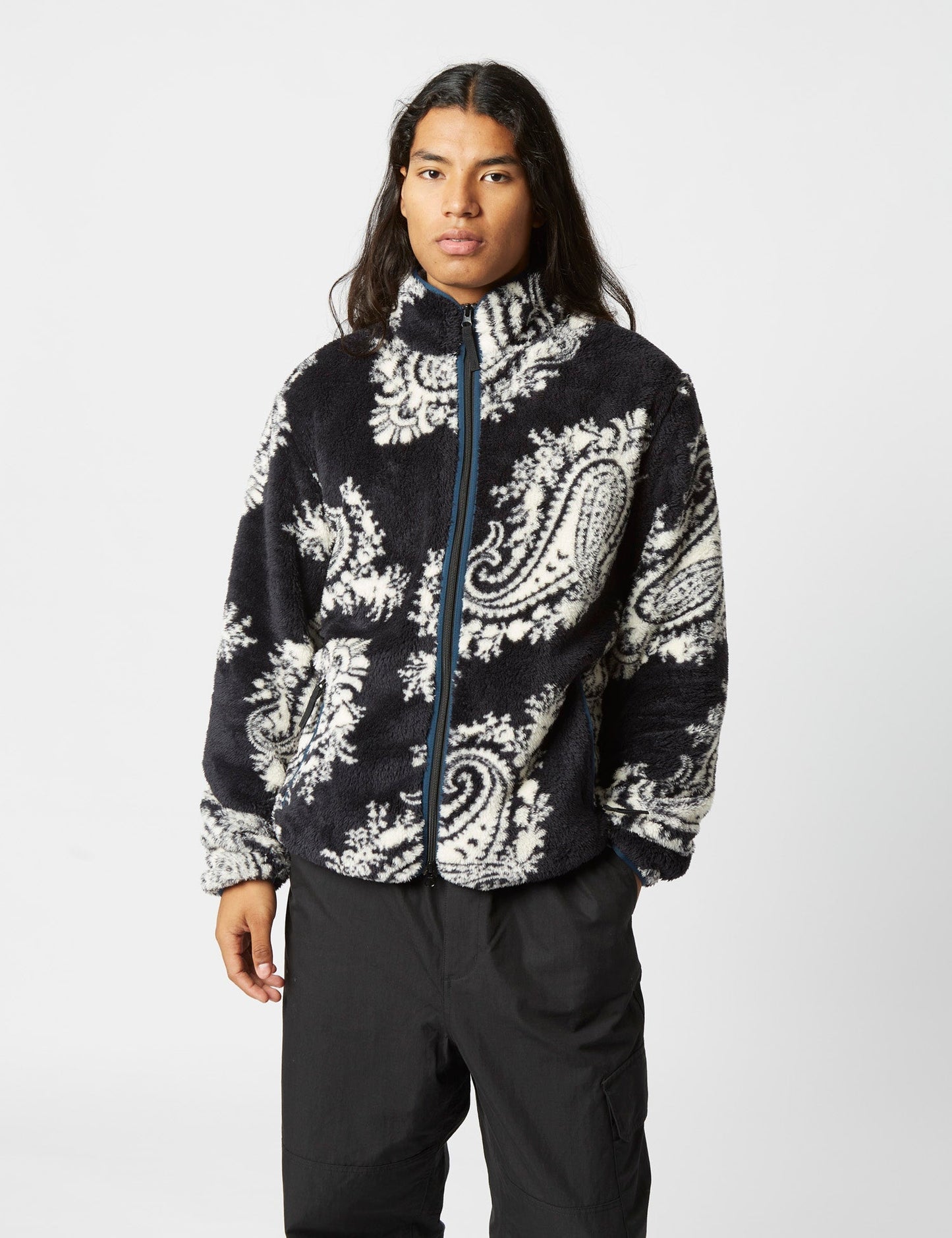 Jebson Fleecejacke (Paisley Big Print) – Schwarz/Squid Dark Blue