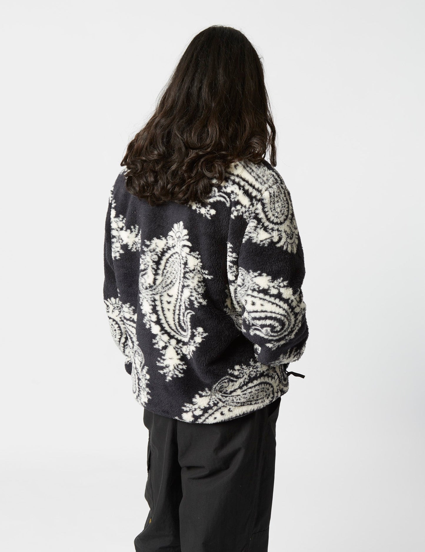 Jebson Fleecejacke (Paisley Big Print) – Schwarz/Squid Dark Blue